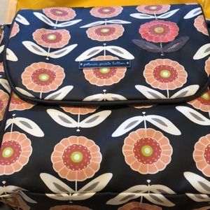 Great diaper bag that also makes a backpack!